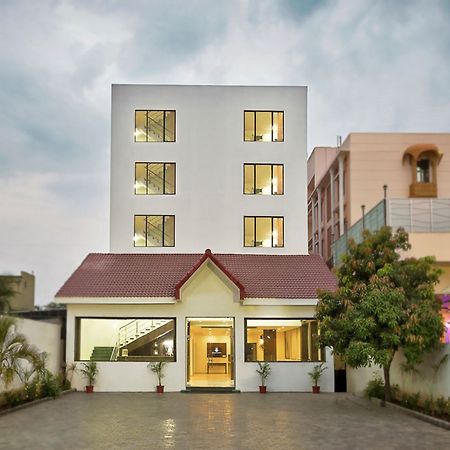 Hotel Shirdi Sai Wada Екстериор снимка