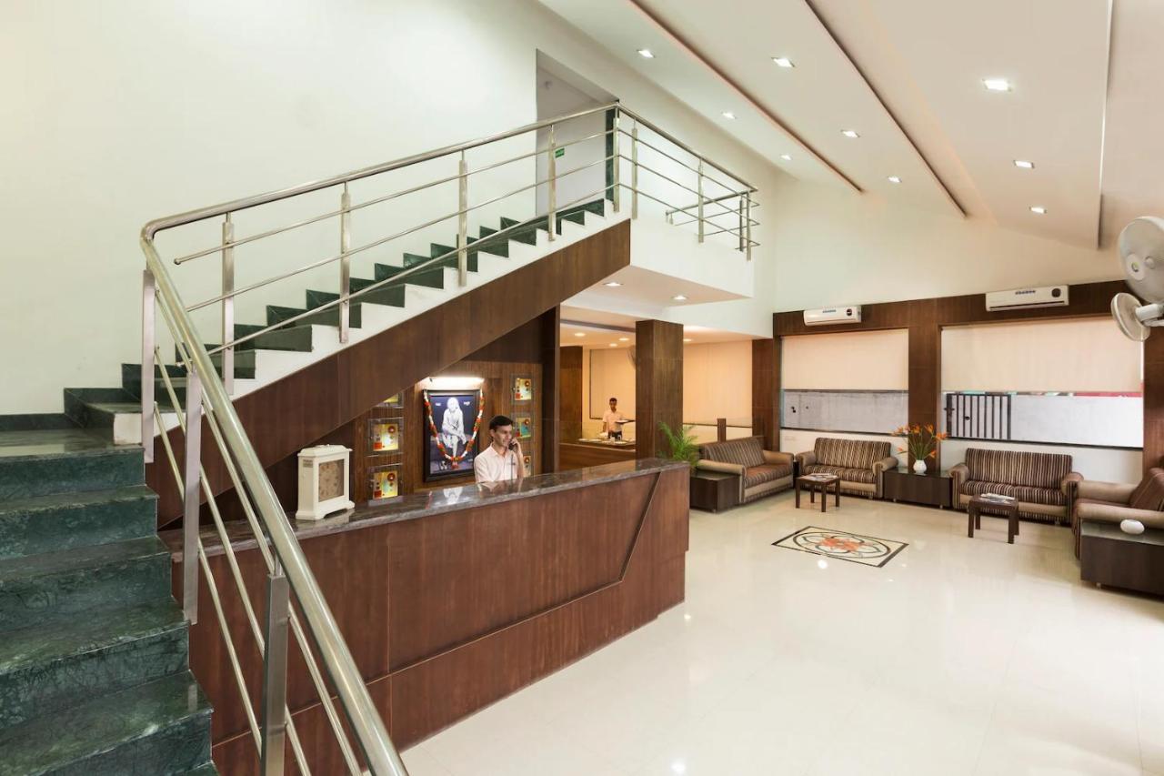 Hotel Shirdi Sai Wada Екстериор снимка