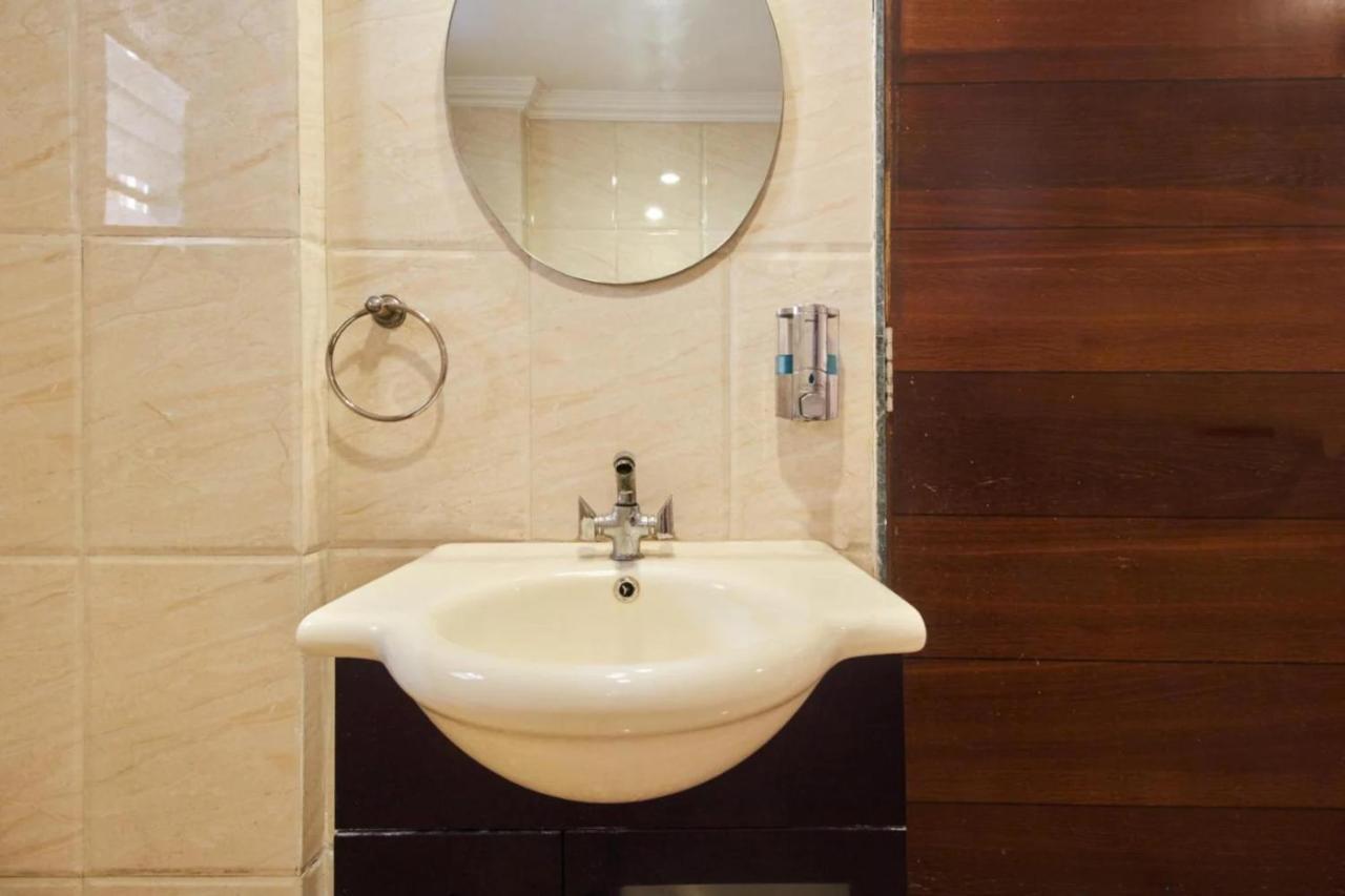 Hotel Shirdi Sai Wada Екстериор снимка