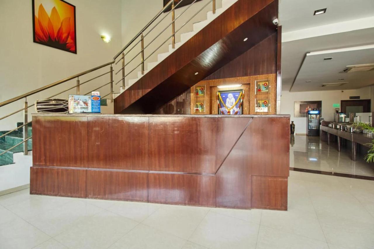 Hotel Shirdi Sai Wada Екстериор снимка