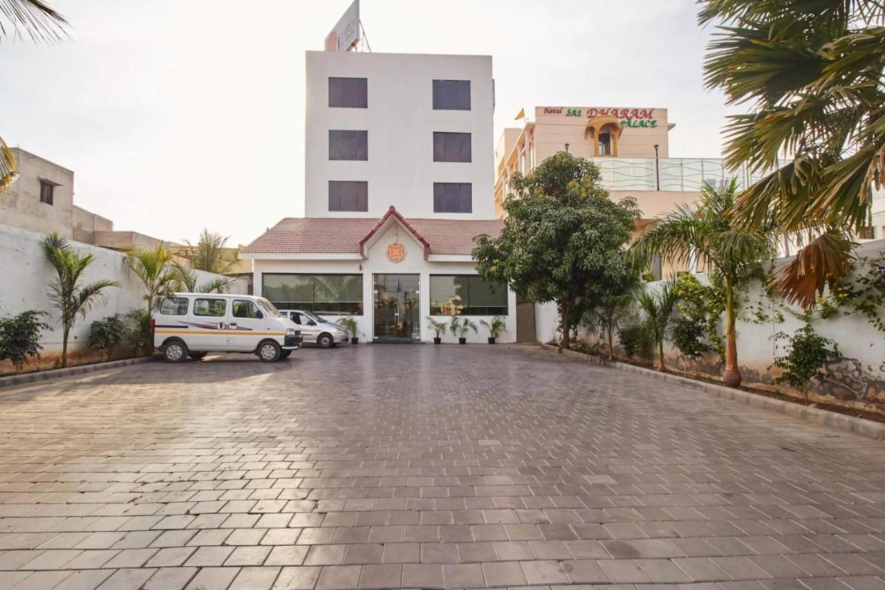 Hotel Shirdi Sai Wada Екстериор снимка