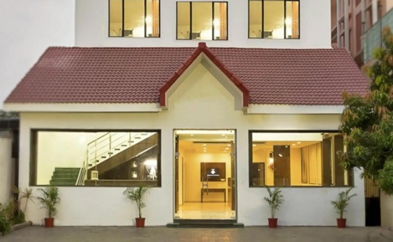 Hotel Shirdi Sai Wada Екстериор снимка
