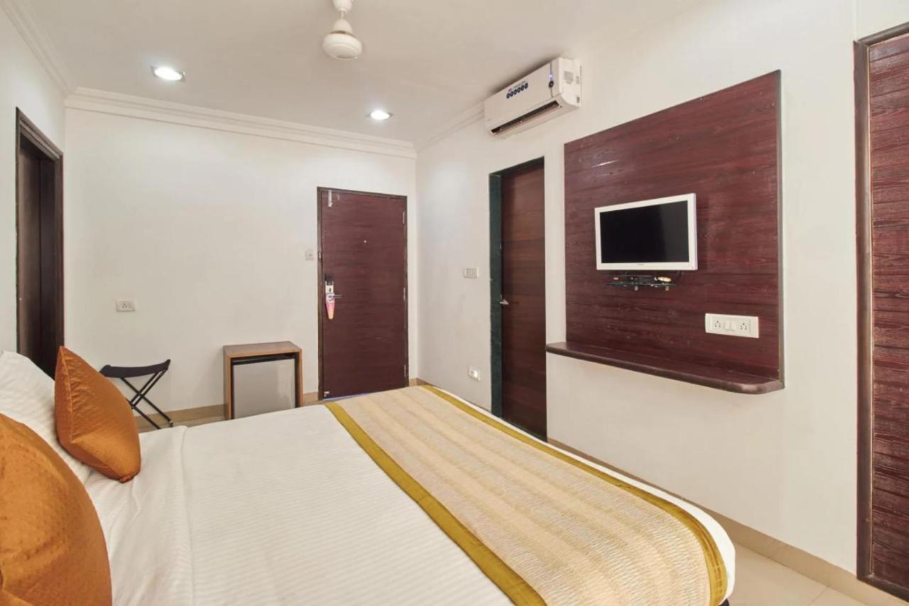 Hotel Shirdi Sai Wada Екстериор снимка