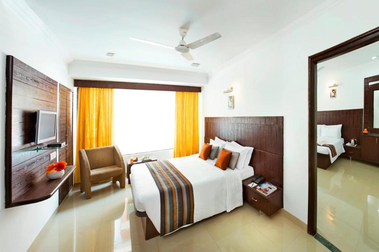 Hotel Shirdi Sai Wada Екстериор снимка