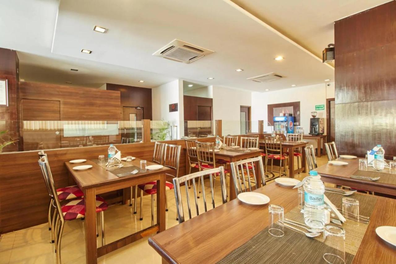 Hotel Shirdi Sai Wada Екстериор снимка