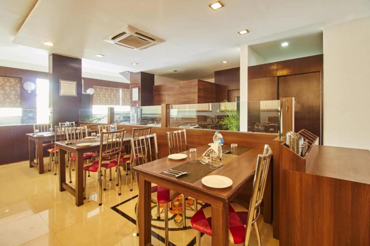 Hotel Shirdi Sai Wada Екстериор снимка
