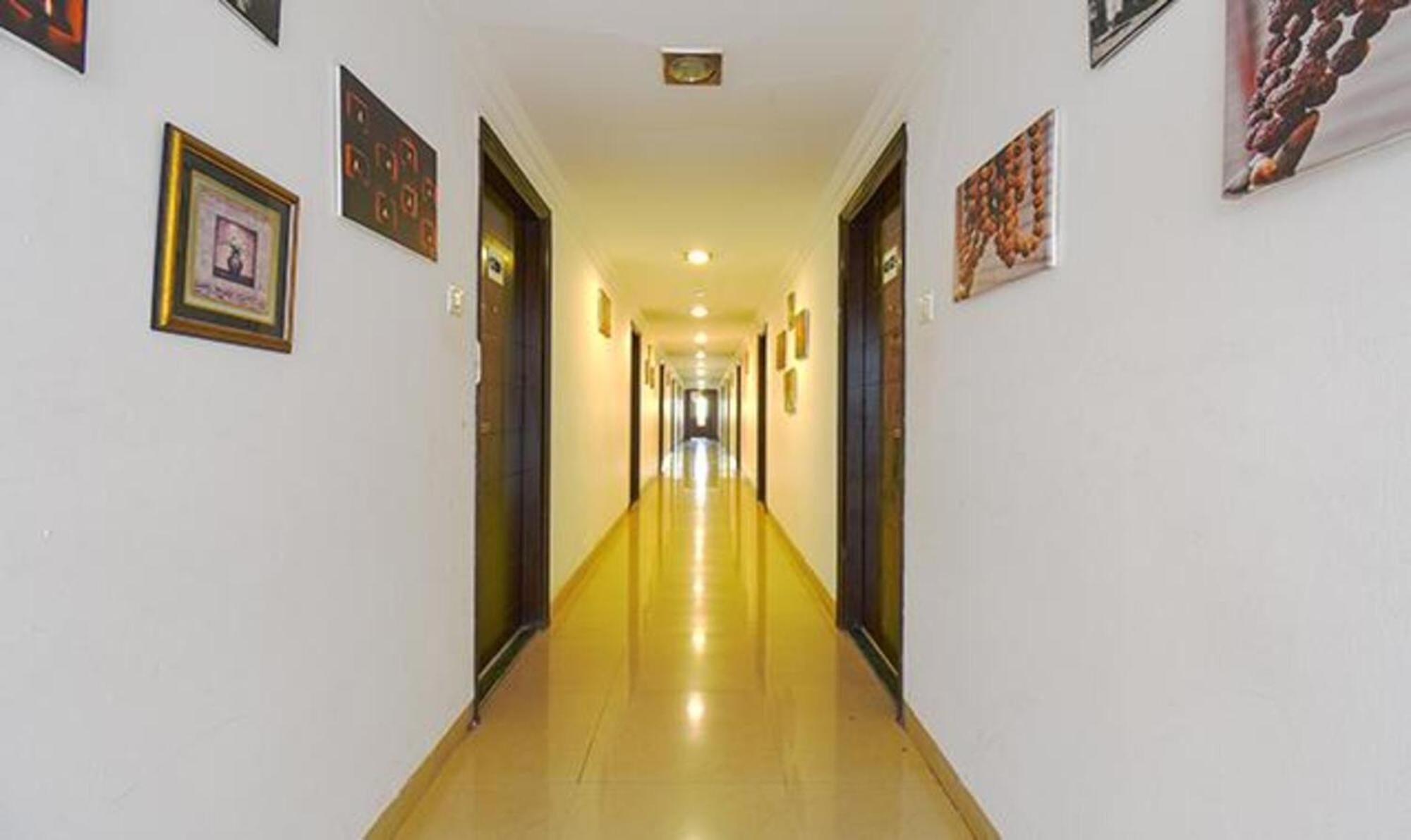 Hotel Shirdi Sai Wada Екстериор снимка
