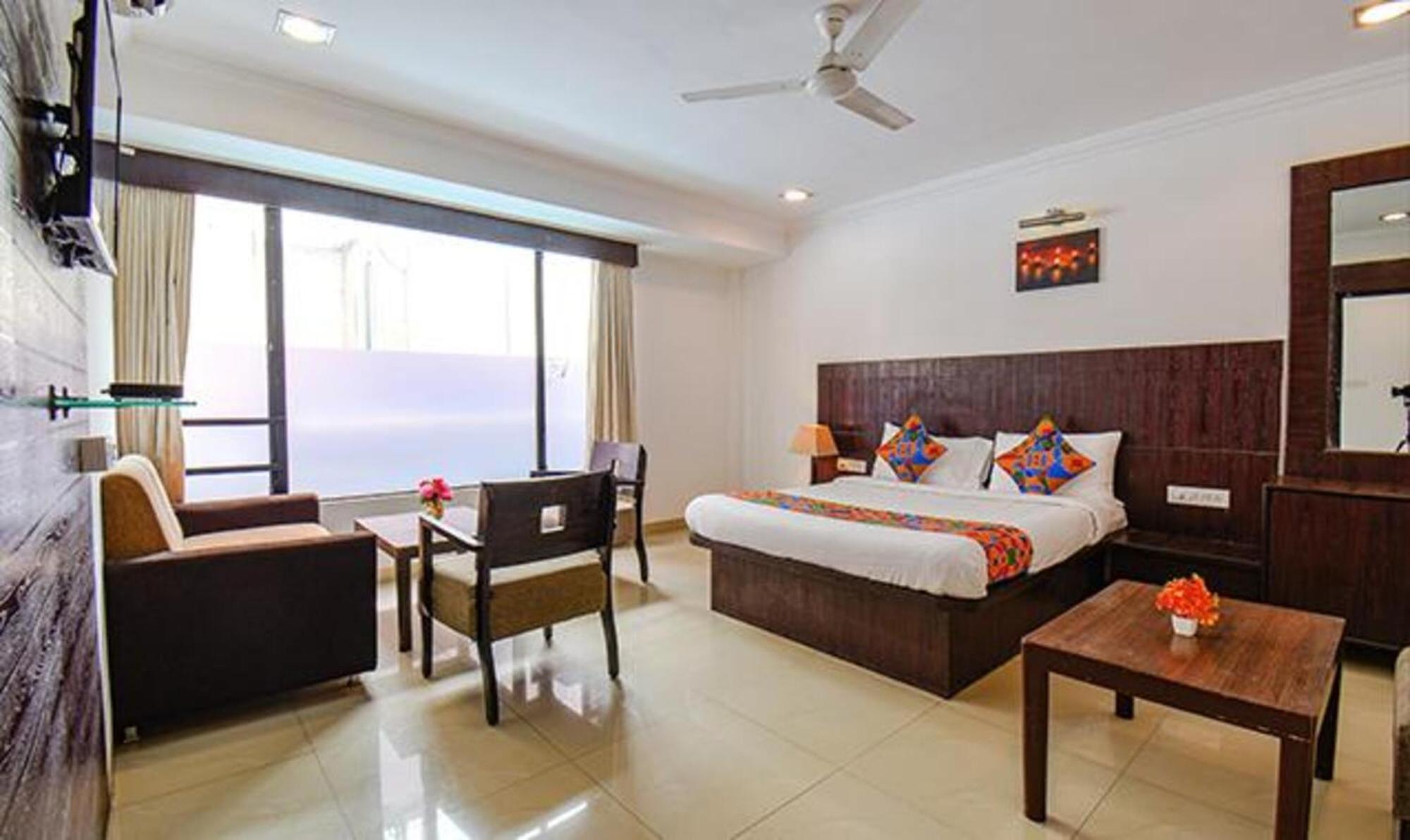 Hotel Shirdi Sai Wada Екстериор снимка