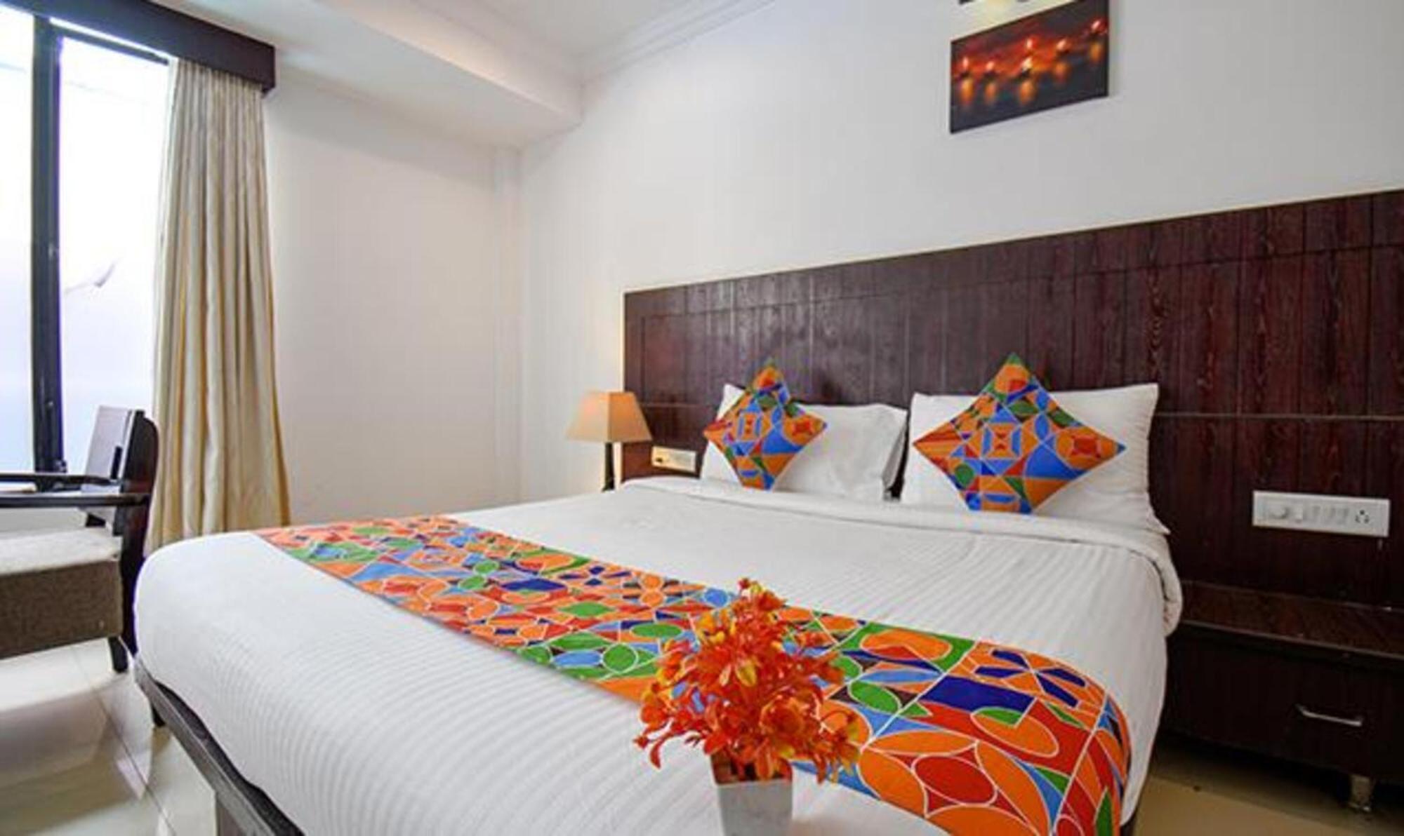 Hotel Shirdi Sai Wada Екстериор снимка