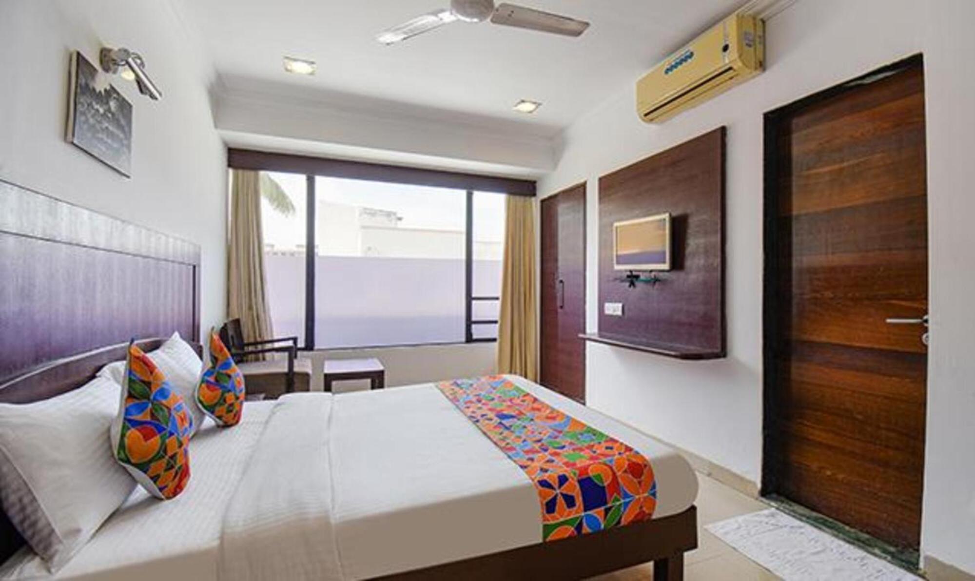 Hotel Shirdi Sai Wada Екстериор снимка