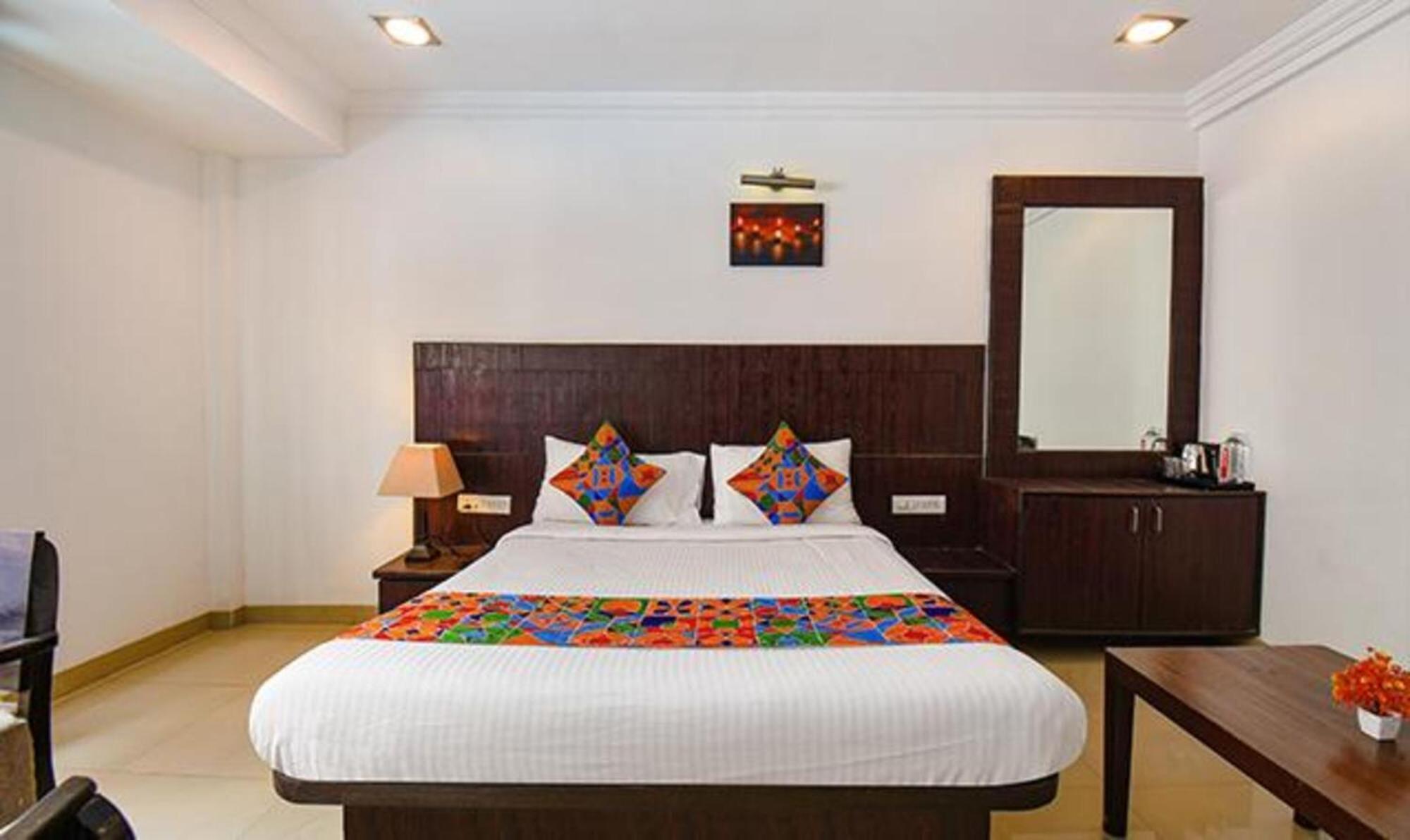 Hotel Shirdi Sai Wada Екстериор снимка