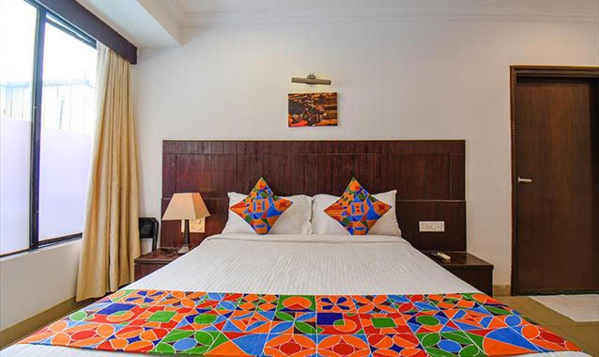 Hotel Shirdi Sai Wada Екстериор снимка