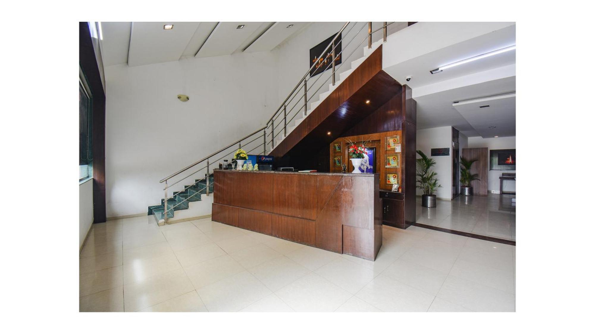Hotel Shirdi Sai Wada Екстериор снимка