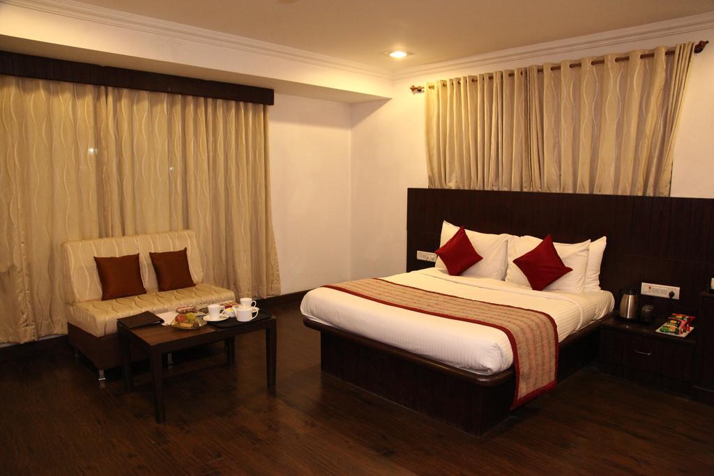 Hotel Shirdi Sai Wada Екстериор снимка