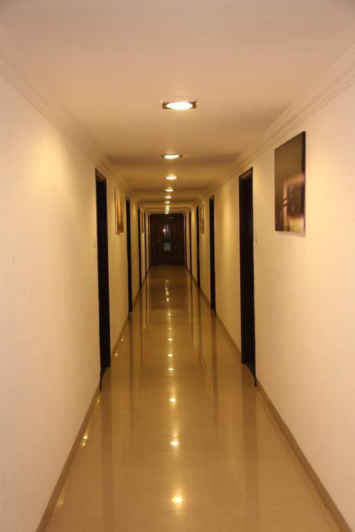 Hotel Shirdi Sai Wada Екстериор снимка