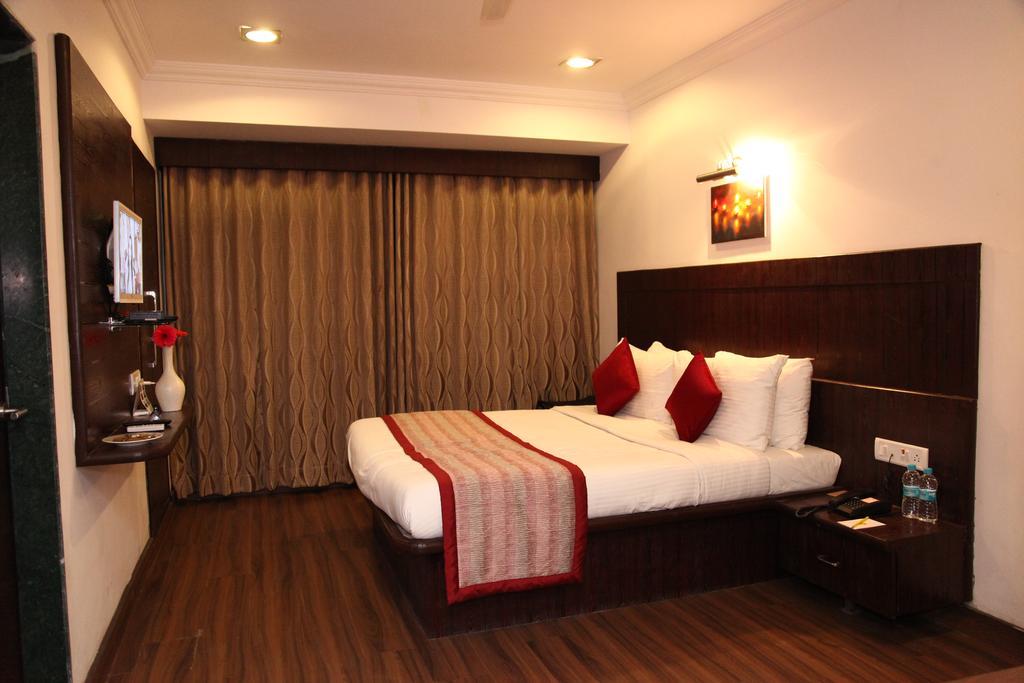 Hotel Shirdi Sai Wada Екстериор снимка
