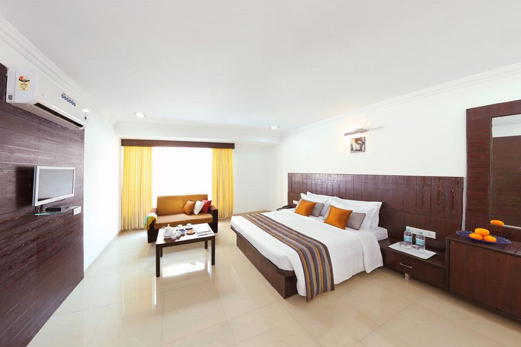 Hotel Shirdi Sai Wada Екстериор снимка