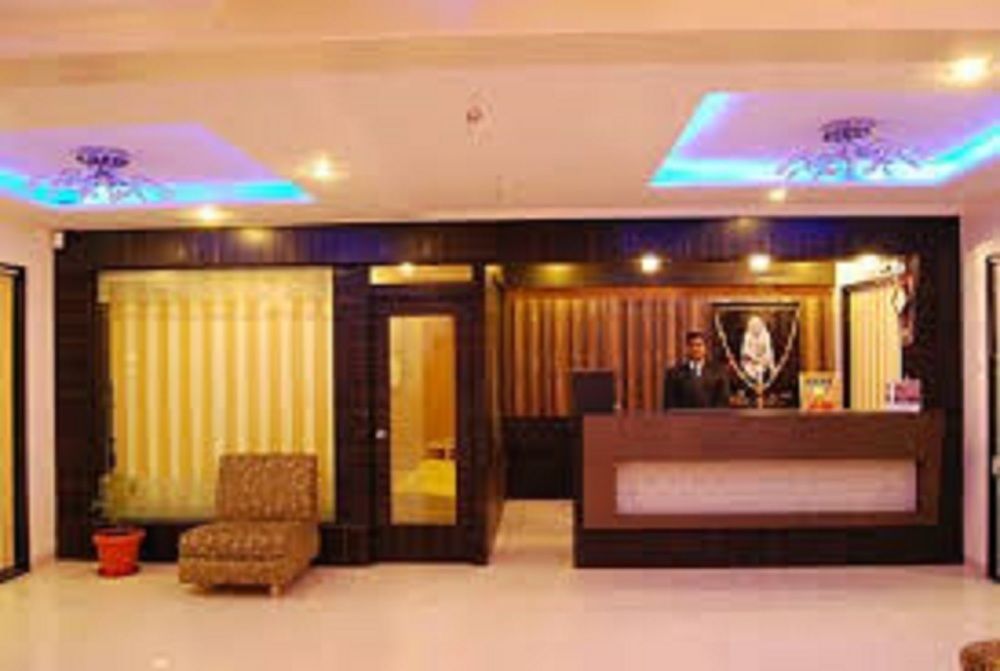 Hotel Shirdi Sai Wada Екстериор снимка